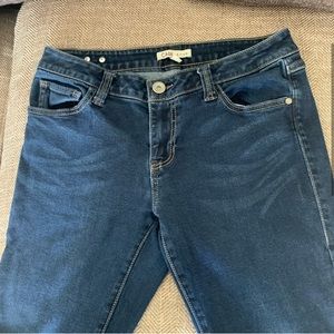 Excellent Preowned Condition Cabi Skinny Jeans Size 8.